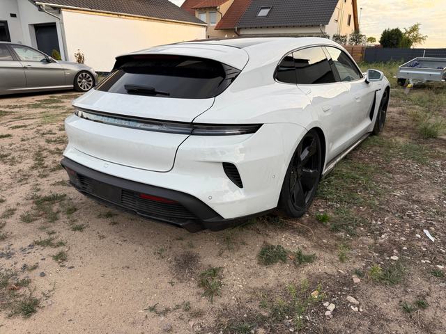 Porsche Taycan Turbo S Sport Turismo – Außenansichten, Bild 4 von 11