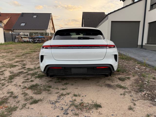 Porsche Taycan Turbo S Sport Turismo – Außenansichten, Bild 6 von 11