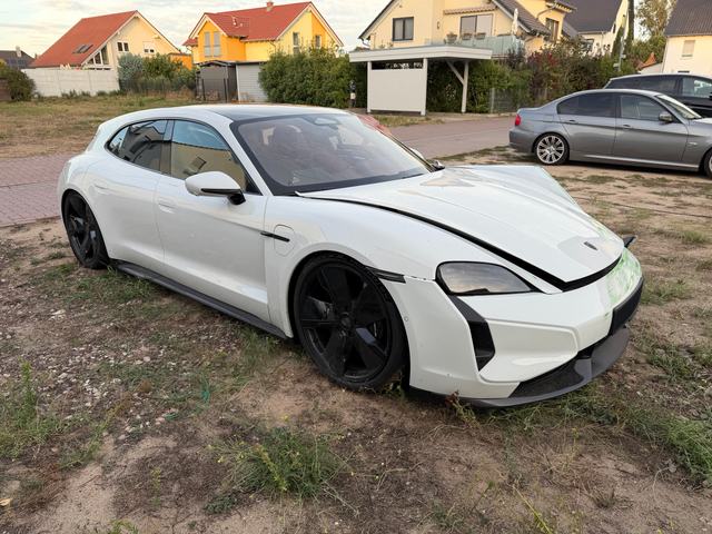 Porsche Taycan Turbo S Sport Turismo – Außenansichten, Bild 9 von 11