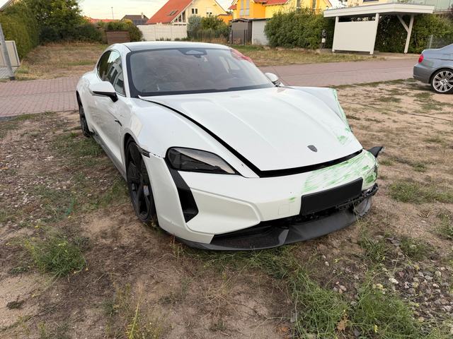 Porsche Taycan Turbo S Sport Turismo – Außenansichten, Bild 10 von 11