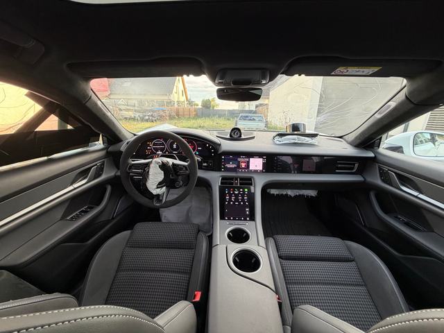 Porsche Taycan Turbo S Sport Turismo – Innenraum, Bild 1 von 24
