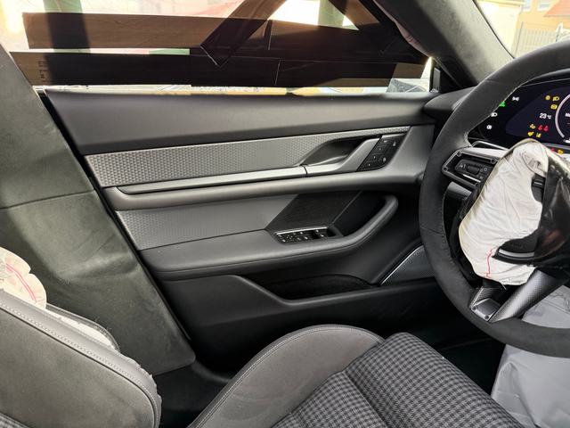 Porsche Taycan Turbo S Sport Turismo – Innenraum, Bild 3 von 24