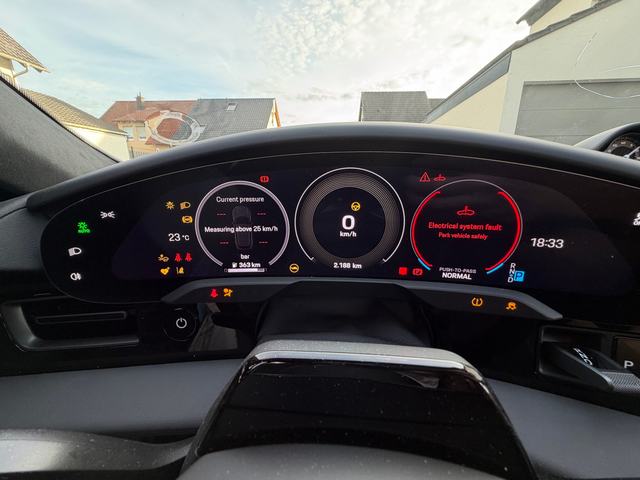 Porsche Taycan Turbo S Sport Turismo – Innenraum, Bild 4 von 24