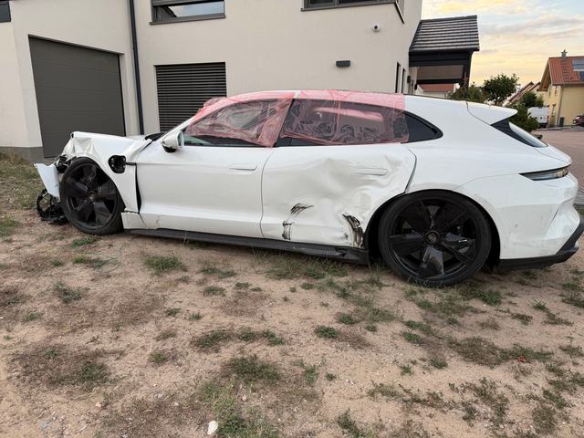Porsche Taycan Turbo S Sport Turismo – Karosserie im Detail, Bild 2 von 13